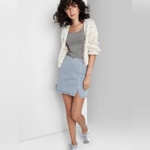 Women's Notch Front Light Wash Denim Mini Skirt